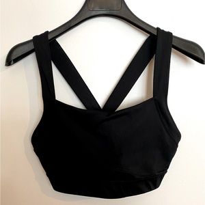 Old Navy medium support cross back sports bra. Size large.